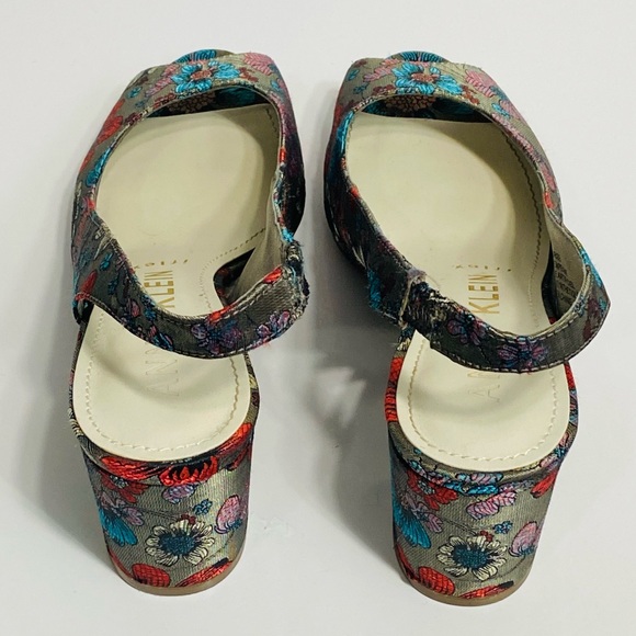 ANNE KLEIN Grey Metallic Cloth Floral Print Peep Toe Sling Back Pumps - Size 6 - Picture 3 of 14